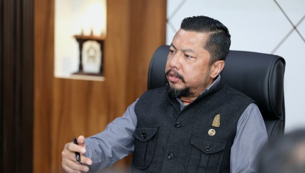 निर्माणाधीन ट्रान्समिसन लाइनको अवरोध फुकाउँदै ऊर्जा मन्त्रालय