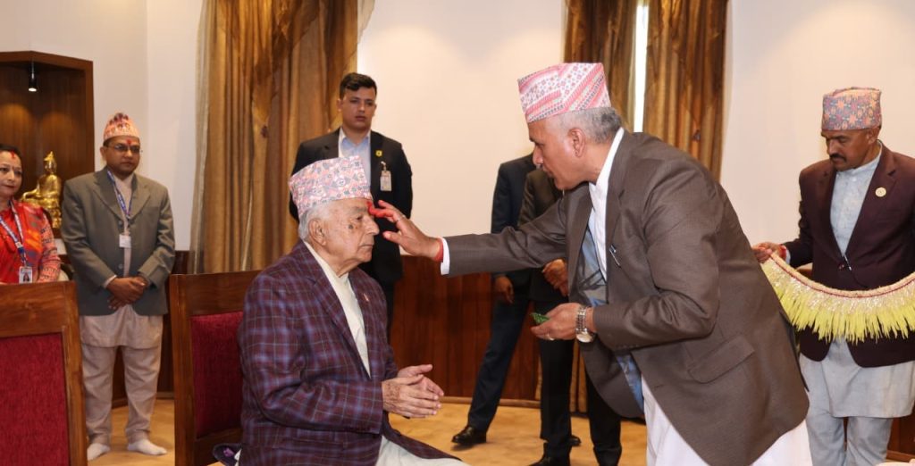 राष्ट्रपति पौडेलले गरे दशैंको टीका ग्रहण