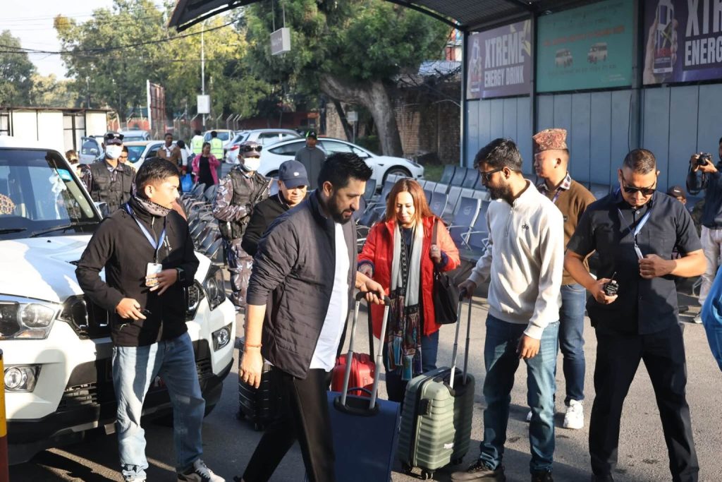 रवि लामिछाने पारिवारिक भ्रमणका लागि भारत प्रस्थान
